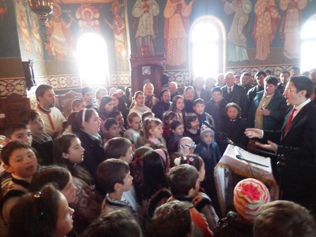 Micii colindatori ai parohiei